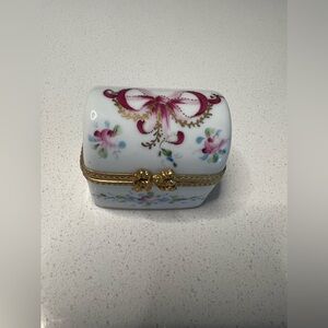 Antique Limoges France Hand Painted Flower Motif Porcelain Pill Trinket Box